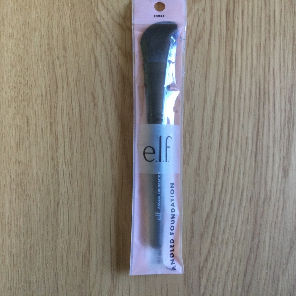 E.L.F. Angled Foundation Brush 6 " NWT